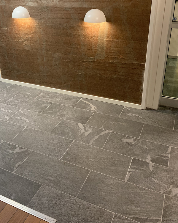 Granitkeramik granit gråmelerad stenprov