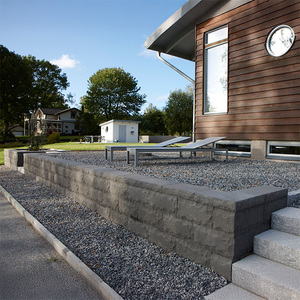 Compac Cut i antracit – mursten till stödmurar Compac Cut i antracit – mursten till stödmurar