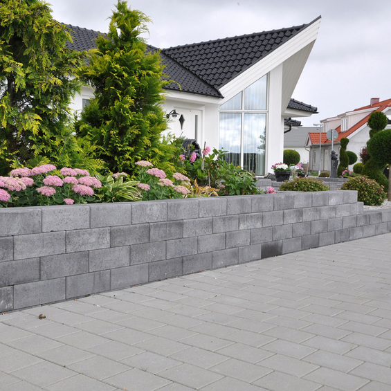 Stödmur med murstenen Basicmur grafit