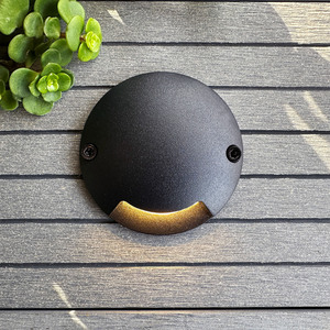 Lightson Zenit monterad på en träpanel