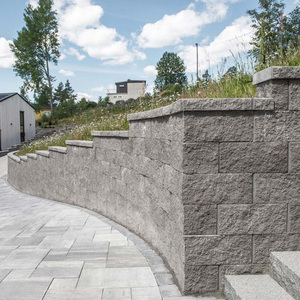 Compac i antracit – mursten till stödmurar Compac i antracit – mursten till stödmurar