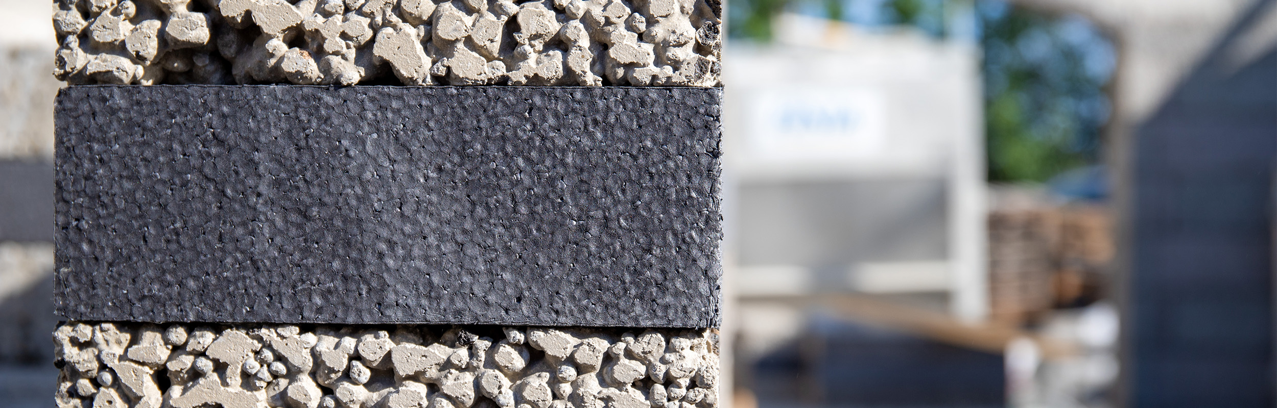 Isolerblock på en byggnadsplats.