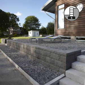 Compac Cut i antracit – mursten till stödmurar Compac Cut i antracit – mursten till stödmurar