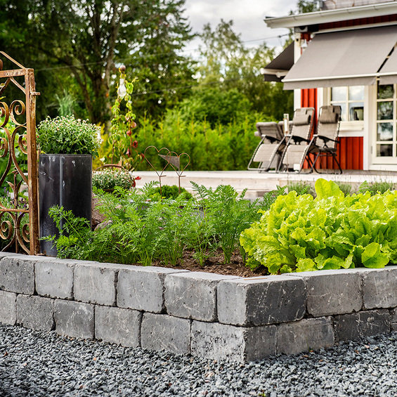 Villablock i antracit – mursten till trädgårdsmurar