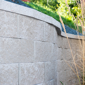 Compac i grått – mursten till stödmurar Compac i grått – mursten till stödmurar